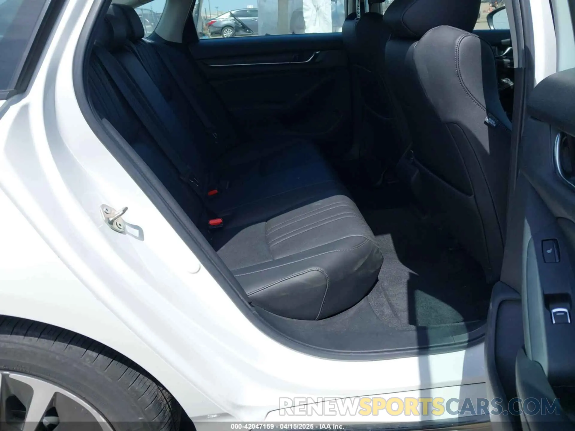 8 fotografías del automóvil dañado 1HGCV3F98LA000043 HONDA ACCORD 2020