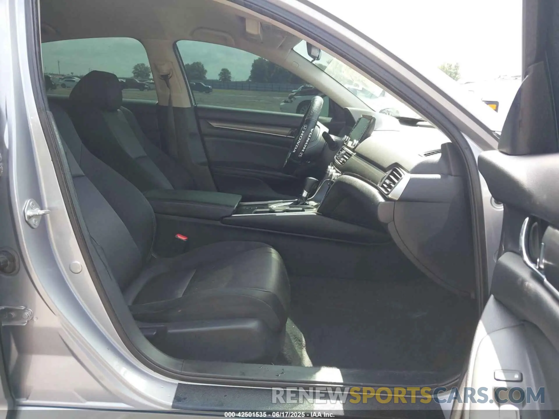 5 fotografías del automóvil dañado 1HGCV1F14MA072793 HONDA ACCORD 2021