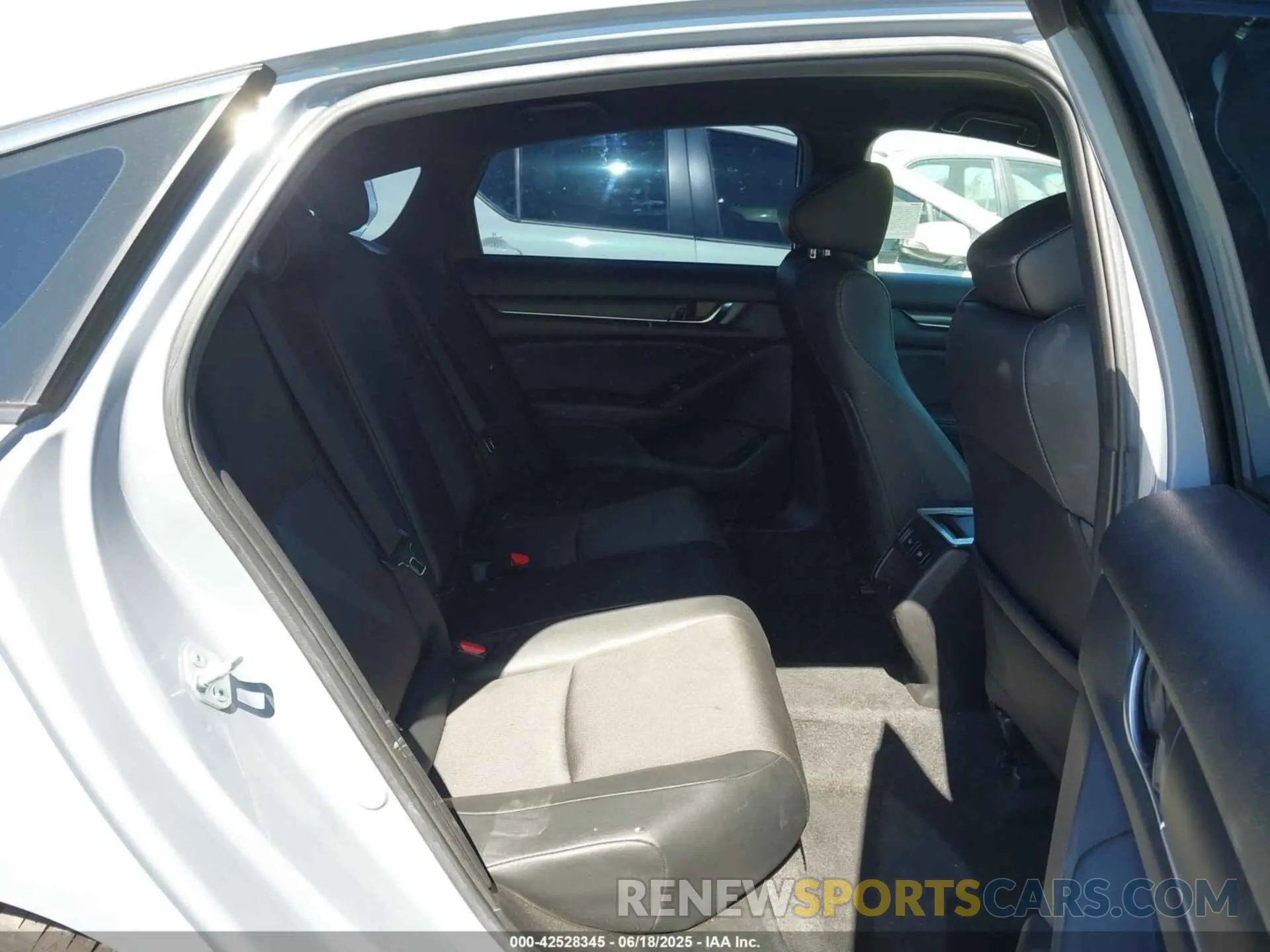 8 fotografías del automóvil dañado 1HGCV1F32MA040846 HONDA ACCORD 2021