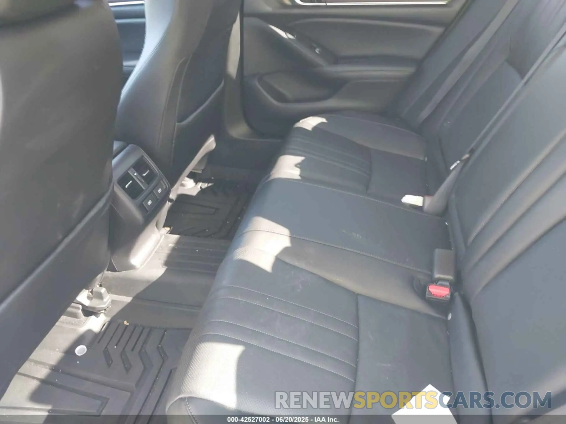 8 fotografías del automóvil dañado 1HGCV2F99MA024010 HONDA ACCORD 2021