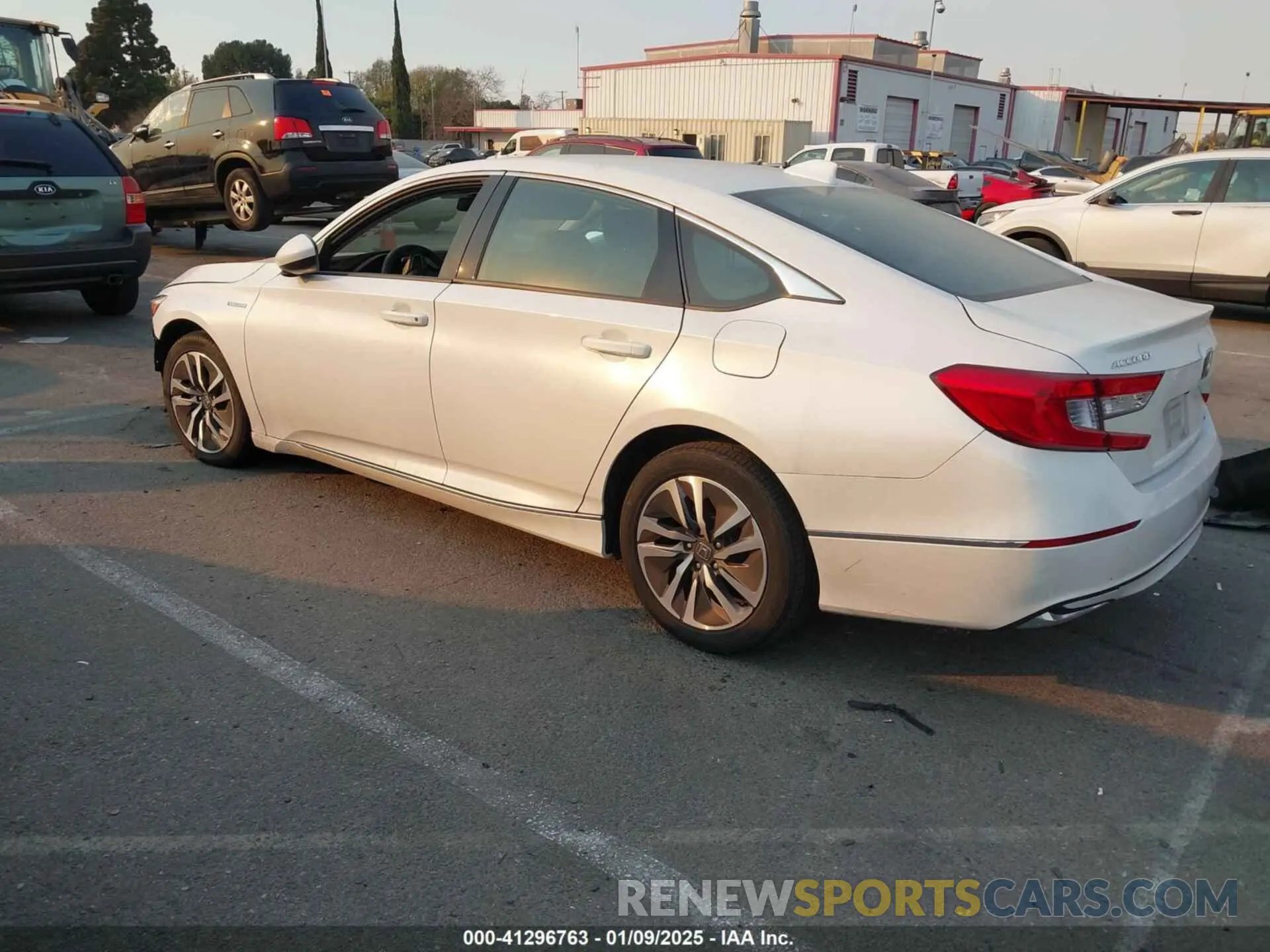 3 fotografías del automóvil dañado 1HGCV3F40MA011656 HONDA ACCORD 2021