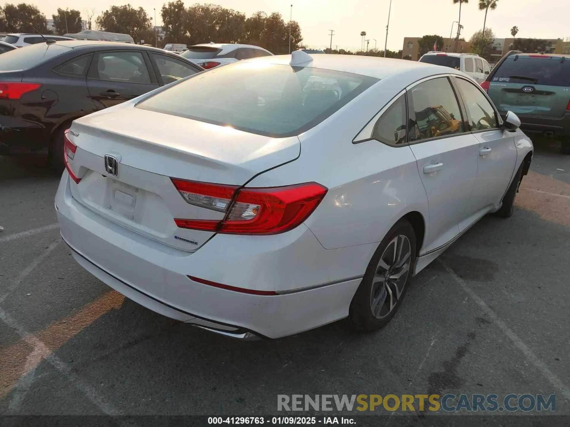 4 fotografías del automóvil dañado 1HGCV3F40MA011656 HONDA ACCORD 2021