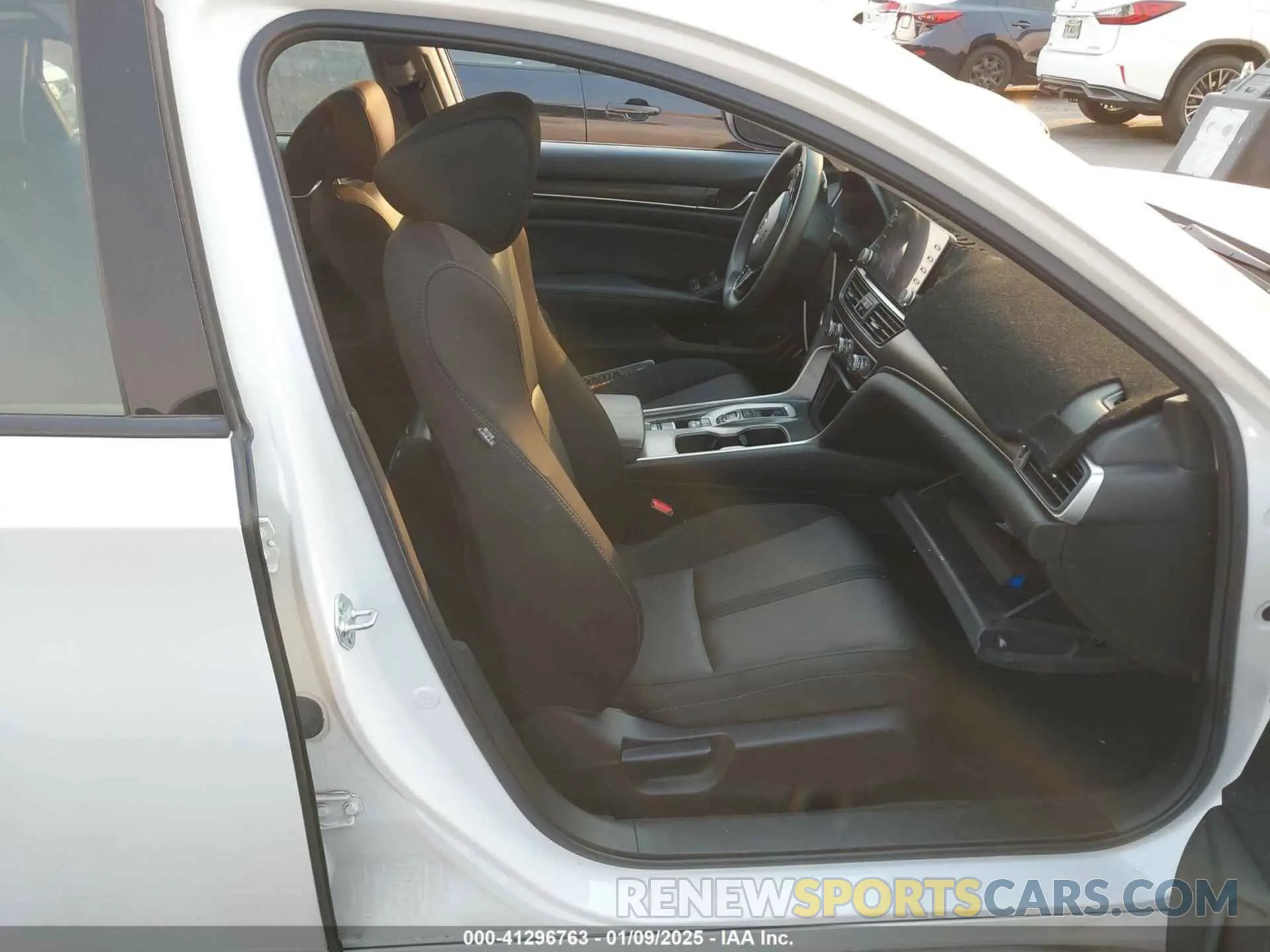 5 fotografías del automóvil dañado 1HGCV3F40MA011656 HONDA ACCORD 2021