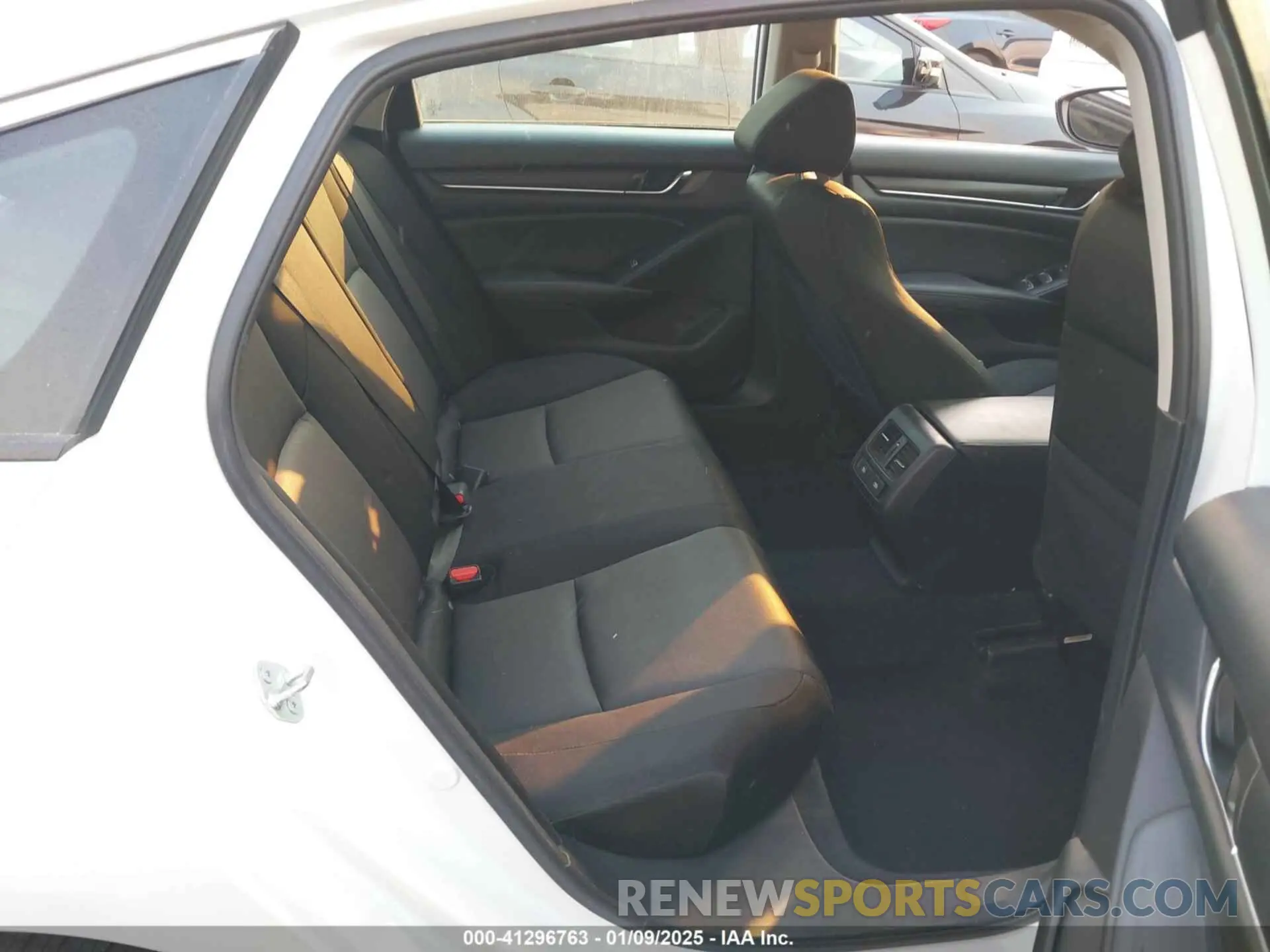 8 fotografías del automóvil dañado 1HGCV3F40MA011656 HONDA ACCORD 2021