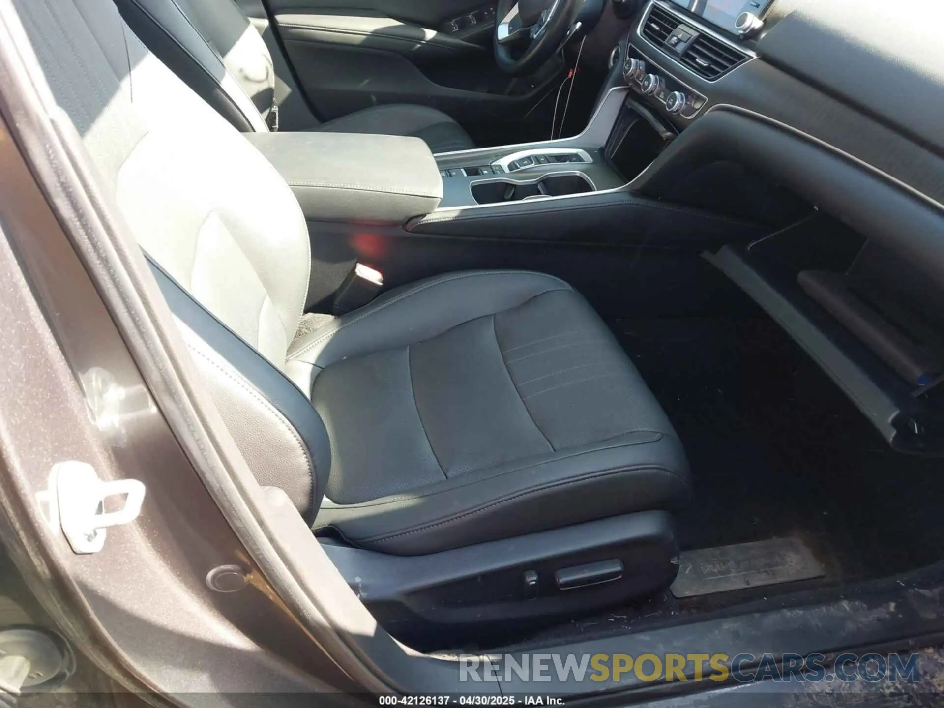 5 fotografías del automóvil dañado 1HGCV3F96MA018350 HONDA ACCORD 2021