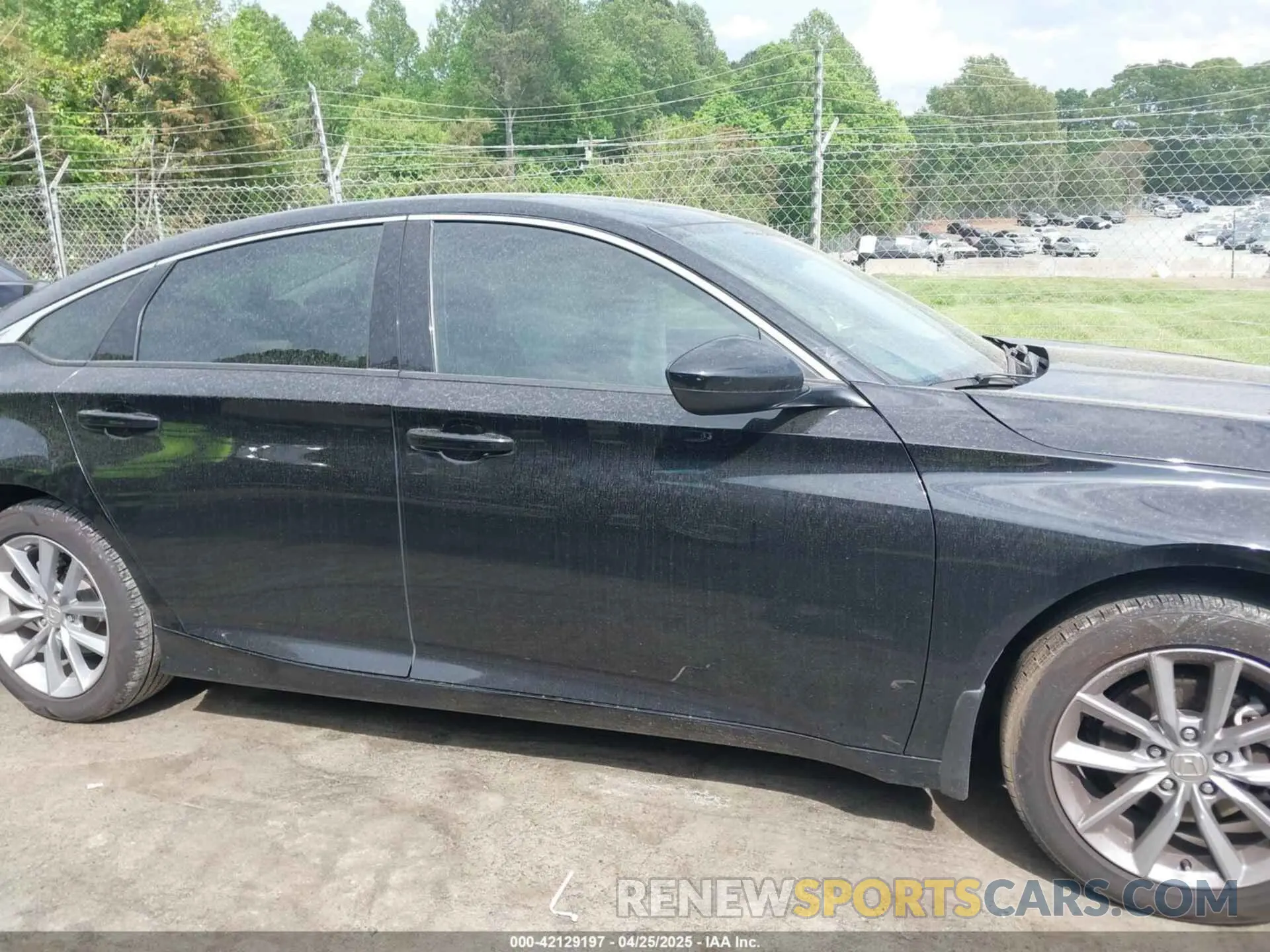 12 fotografías del automóvil dañado 1HGCV1F11NA069237 HONDA ACCORD 2022