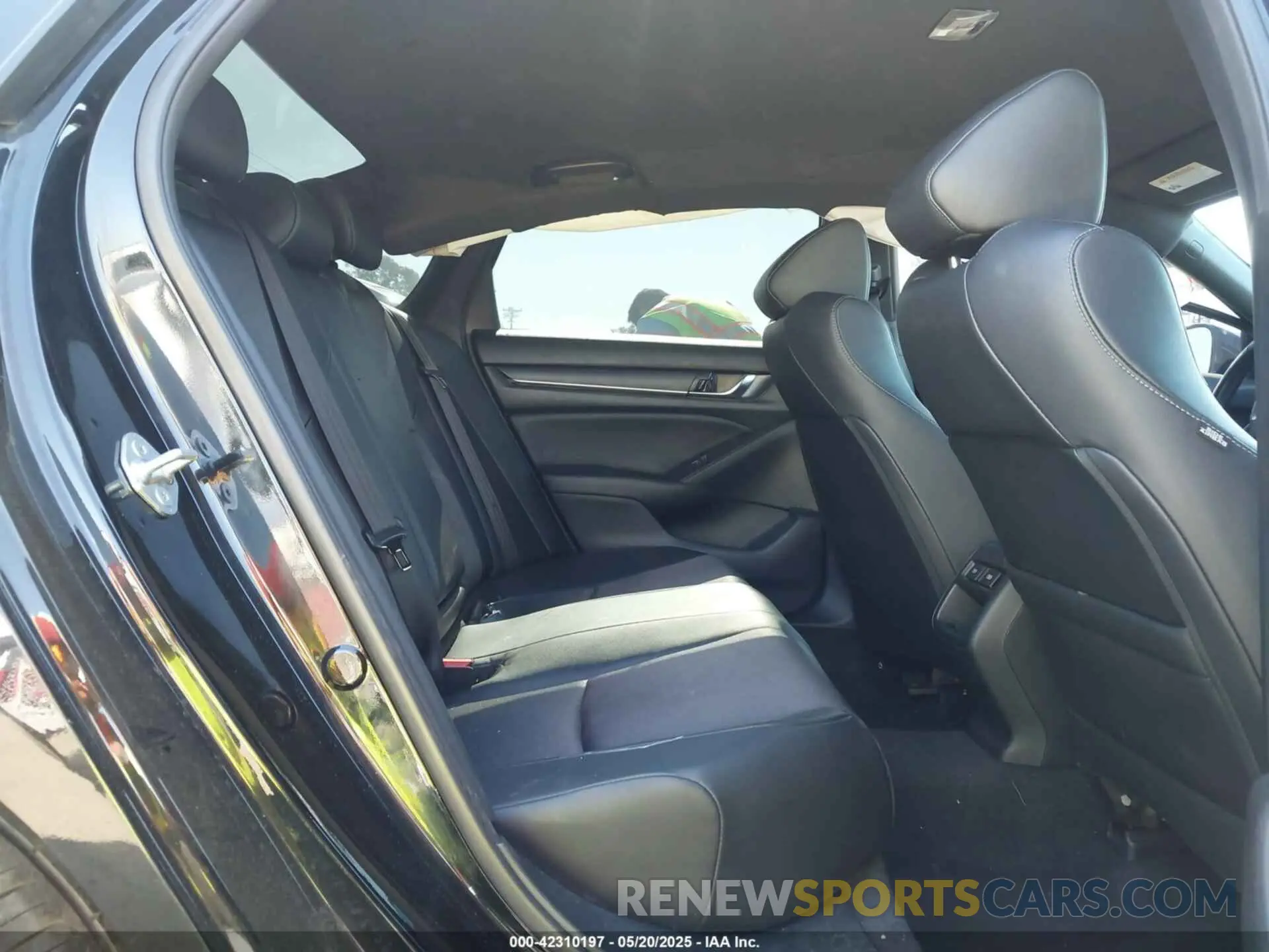8 fotografías del automóvil dañado 1HGCV1F35NA122622 HONDA ACCORD 2022