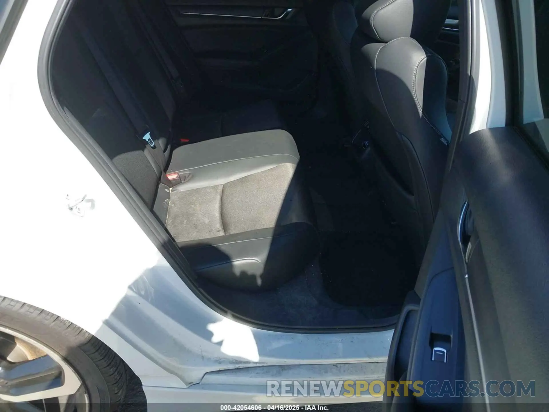8 fotografías del automóvil dañado 1HGCV1F38NA008095 HONDA ACCORD 2022