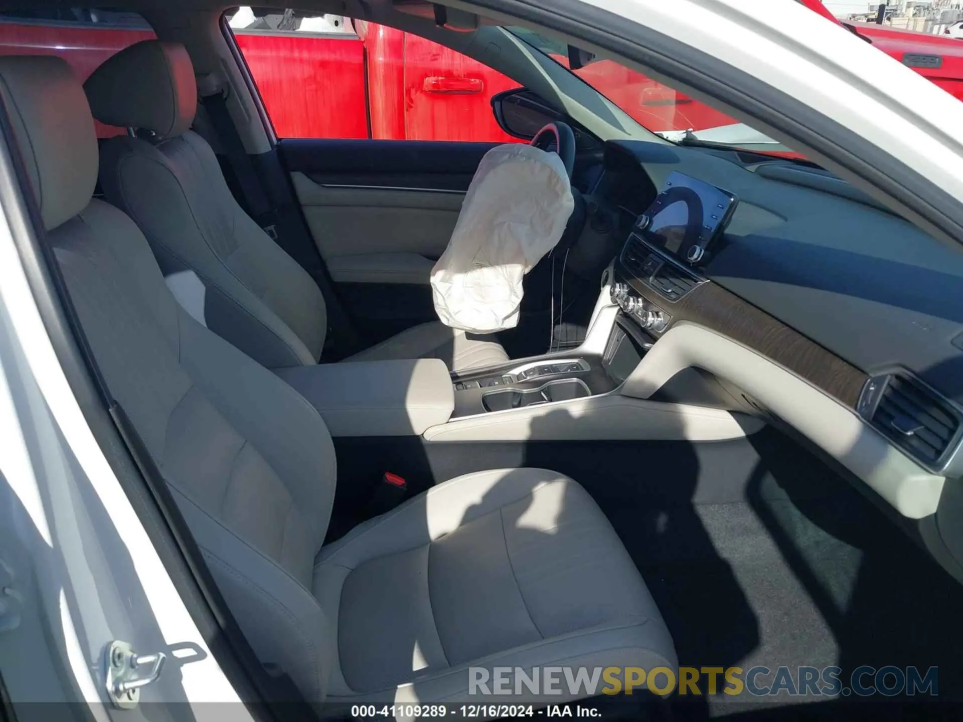 5 fotografías del automóvil dañado 1HGCV3F90NA002386 HONDA ACCORD 2022