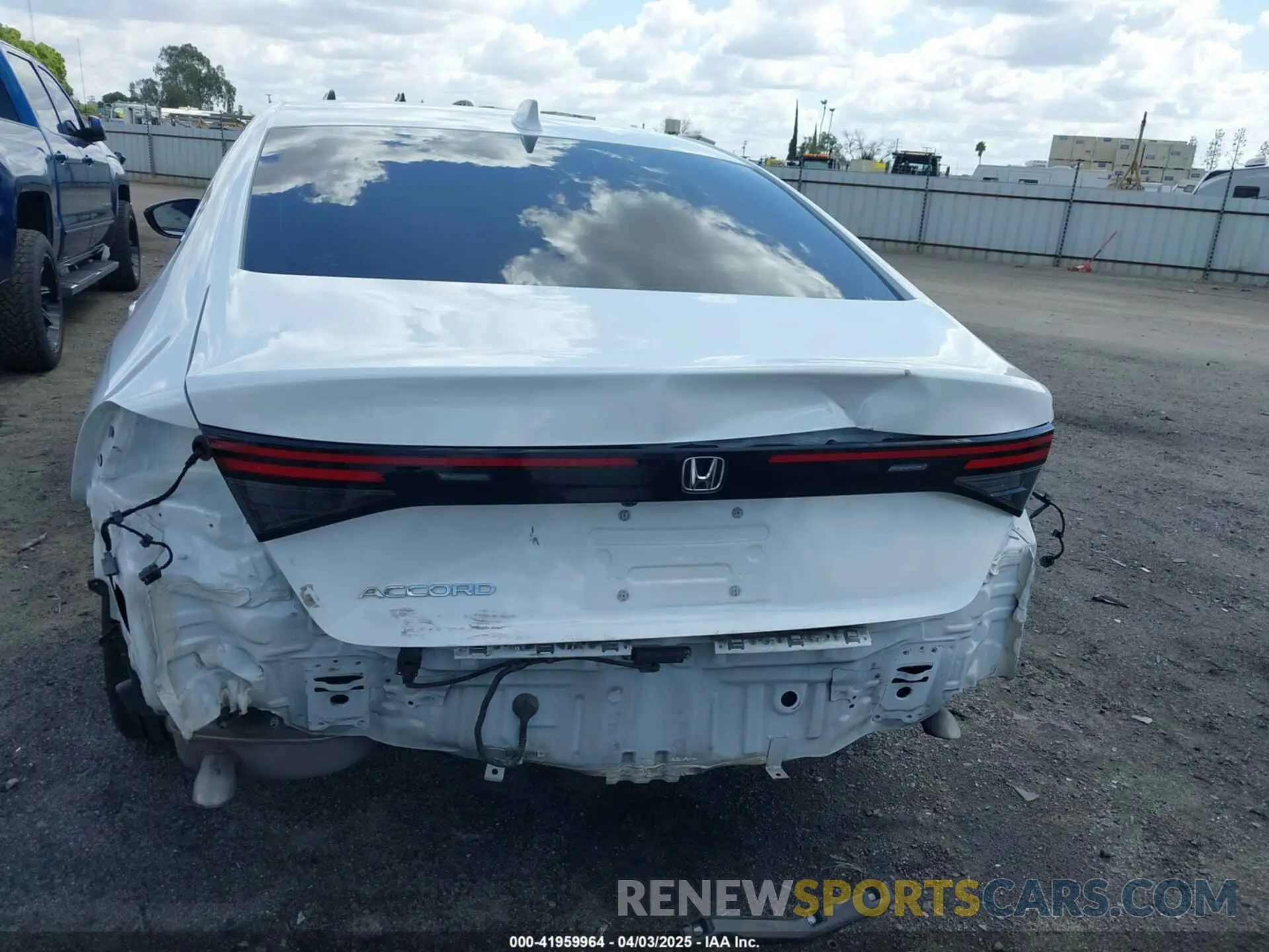 17 fotografías del automóvil dañado 1HGCY1F20PA055400 HONDA ACCORD 2023