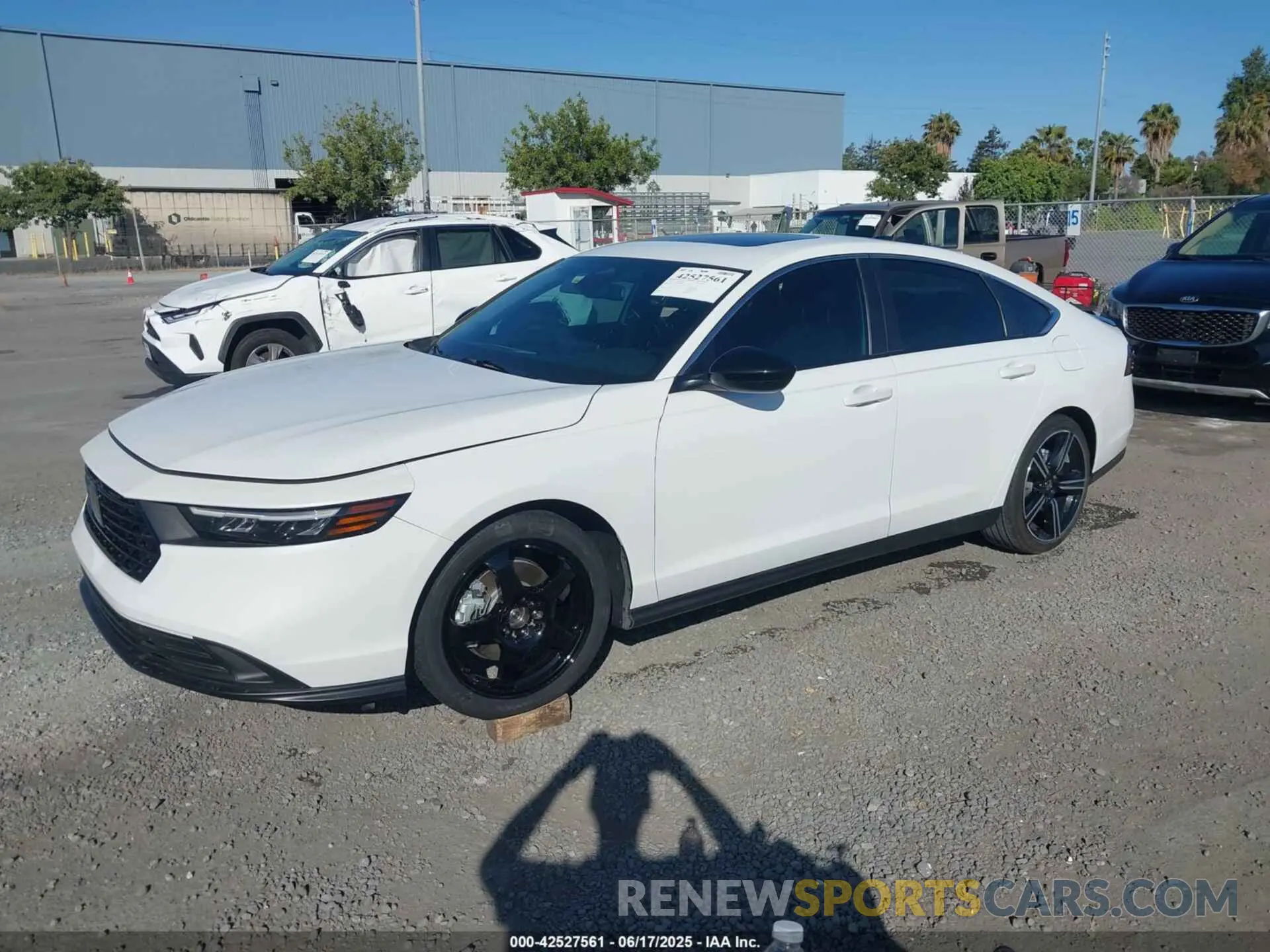 2 fotografías del automóvil dañado 1HGCY2F51PA014256 HONDA ACCORD 2023