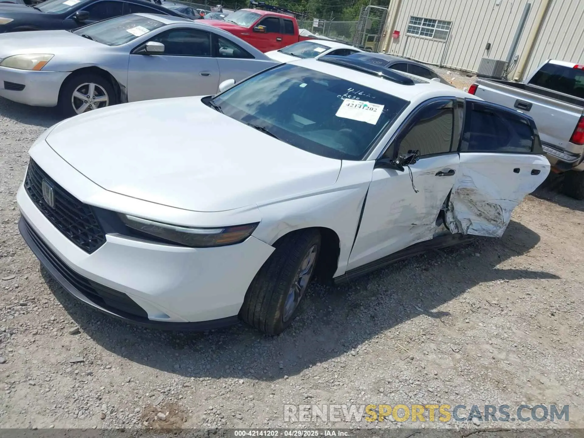 2 fotografías del automóvil dañado 1HGCY1F35RA002011 HONDA ACCORD 2024