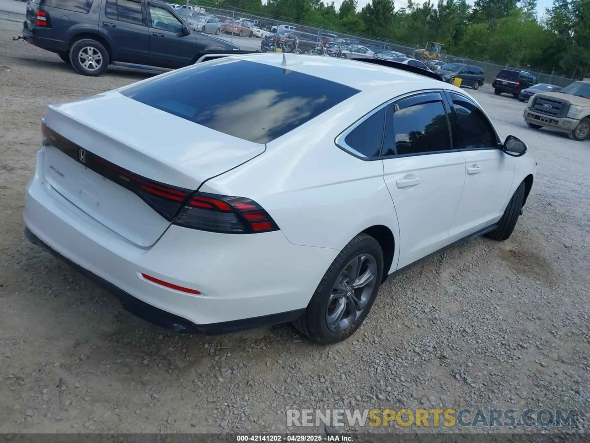 4 fotografías del automóvil dañado 1HGCY1F35RA002011 HONDA ACCORD 2024
