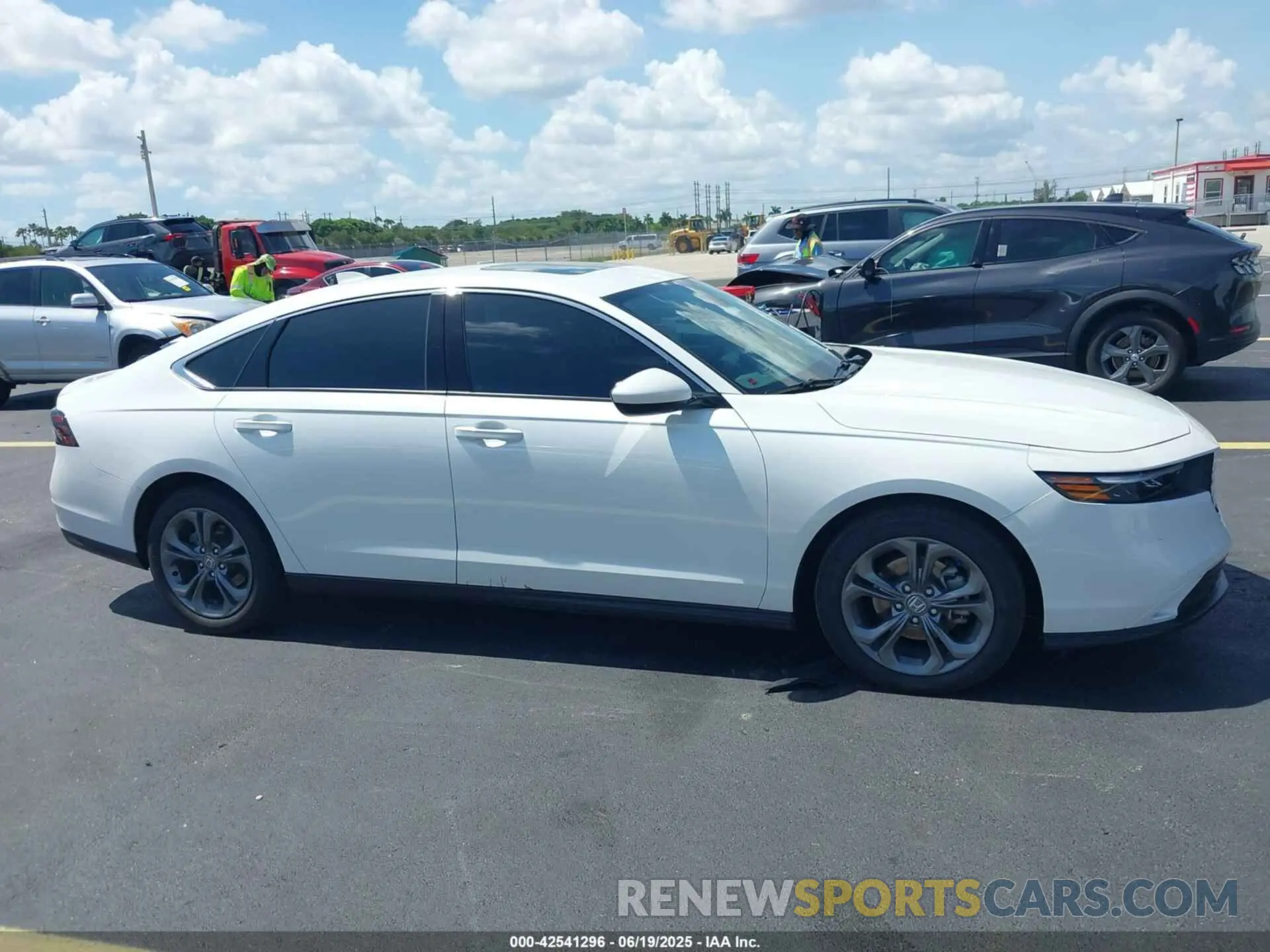 13 fotografías del automóvil dañado 1HGCY1F39RA047890 HONDA ACCORD 2024