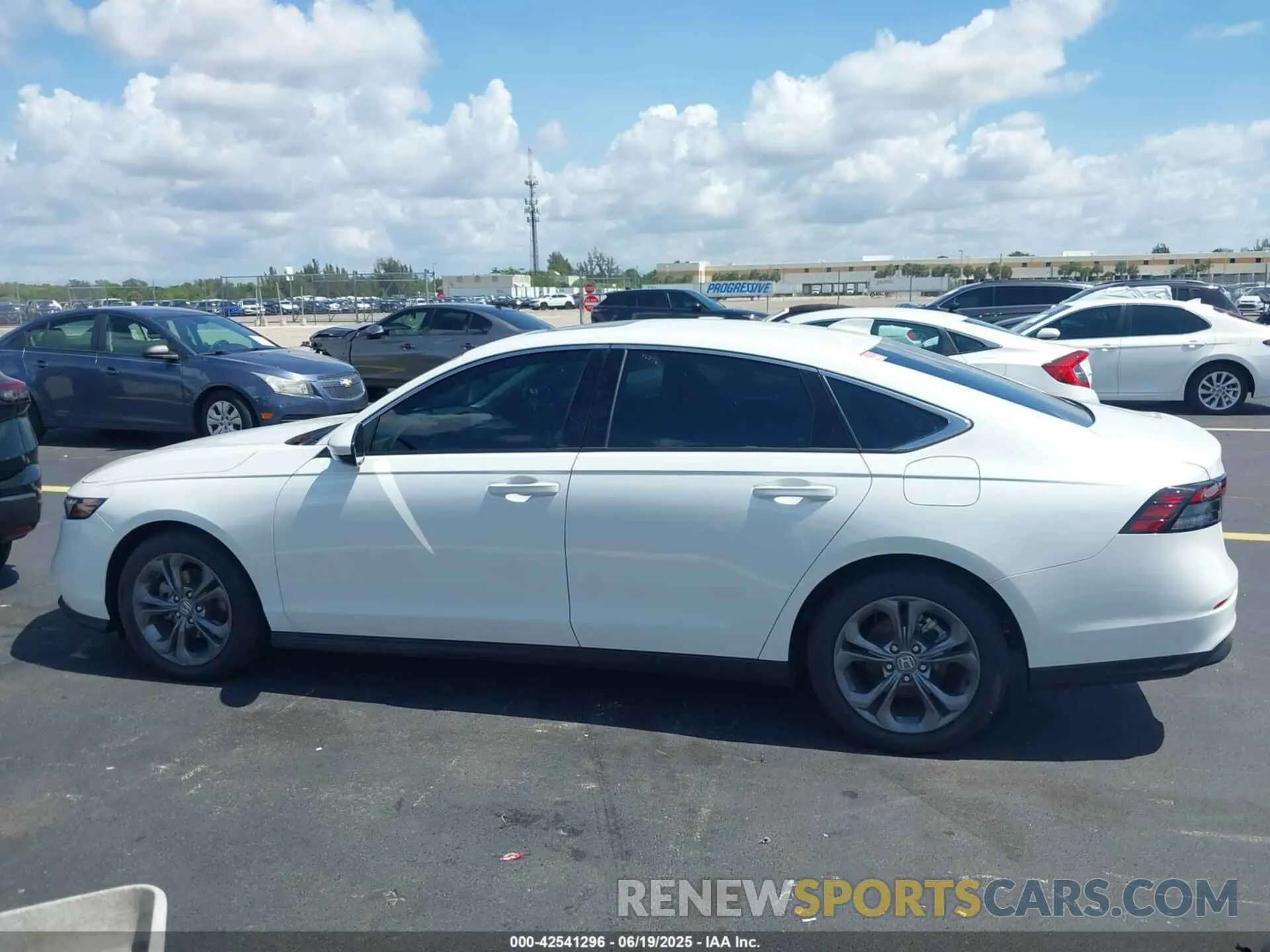 14 fotografías del automóvil dañado 1HGCY1F39RA047890 HONDA ACCORD 2024