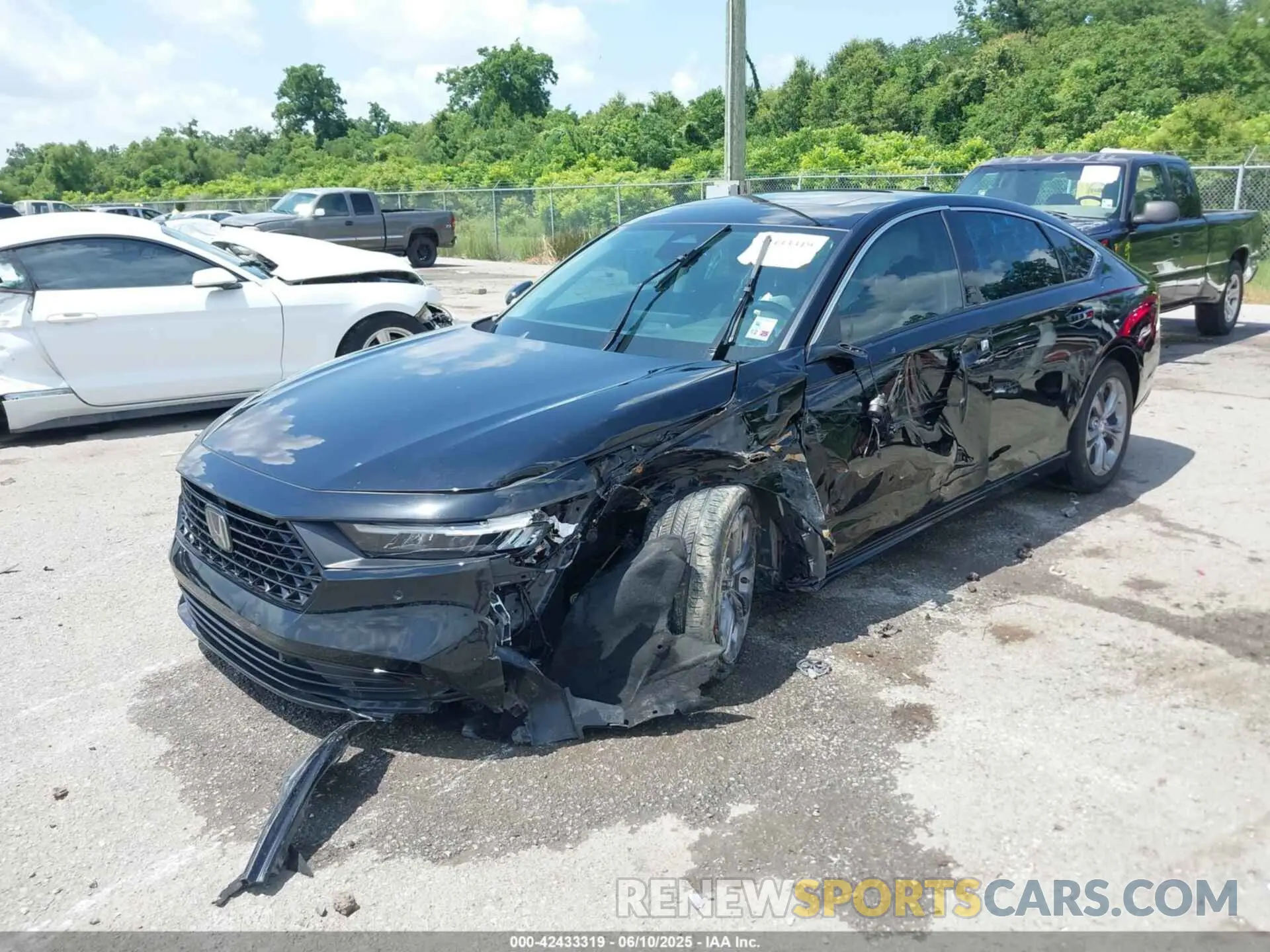 2 fotografías del automóvil dañado 1HGCY2F64RA018460 HONDA ACCORD 2024