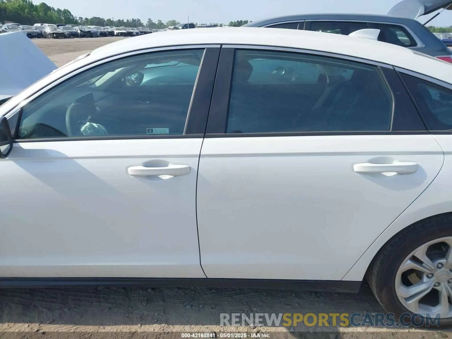 13 fotografías del automóvil dañado 1HGCY1F21SA002701 HONDA ACCORD 2025