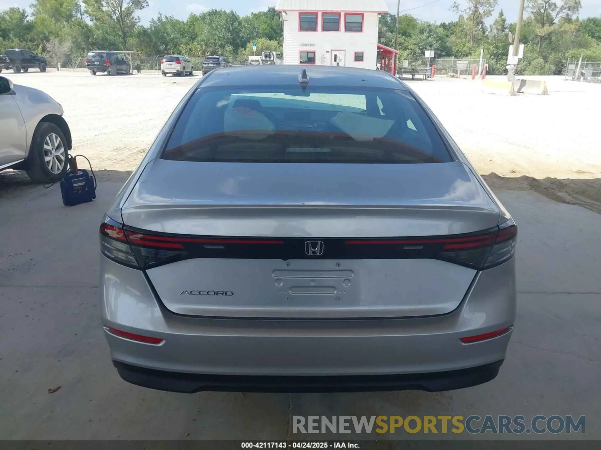 16 fotografías del automóvil dañado 1HGCY1F22SA009818 HONDA ACCORD 2025
