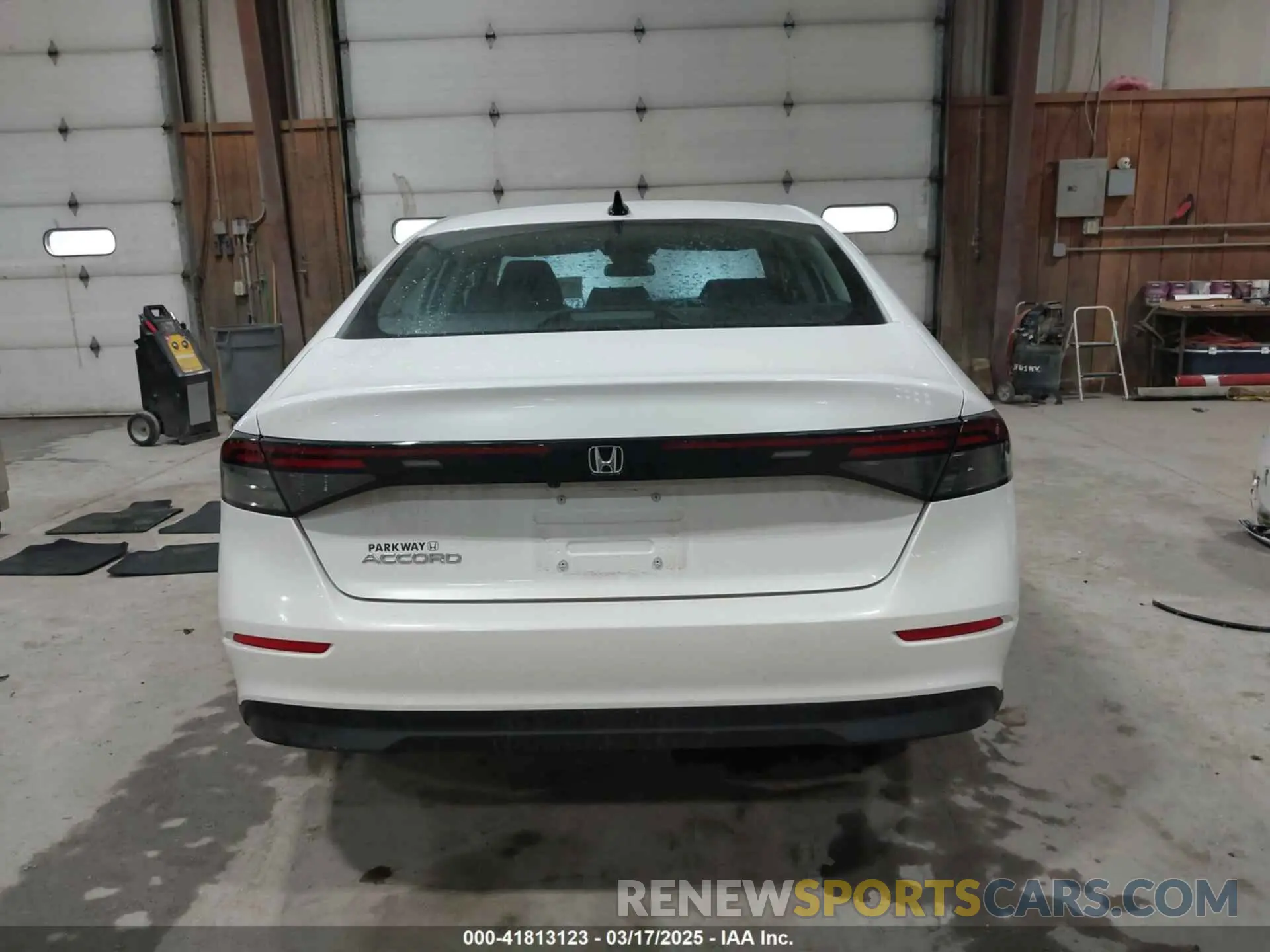 17 fotografías del automóvil dañado 1HGCY1F49SA000356 HONDA ACCORD 2025