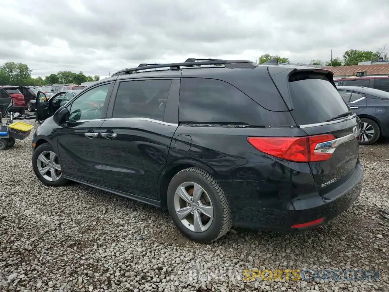 2 fotografías del automóvil dañado 5FNRL6H70KB038738 HONDA All Models 2019