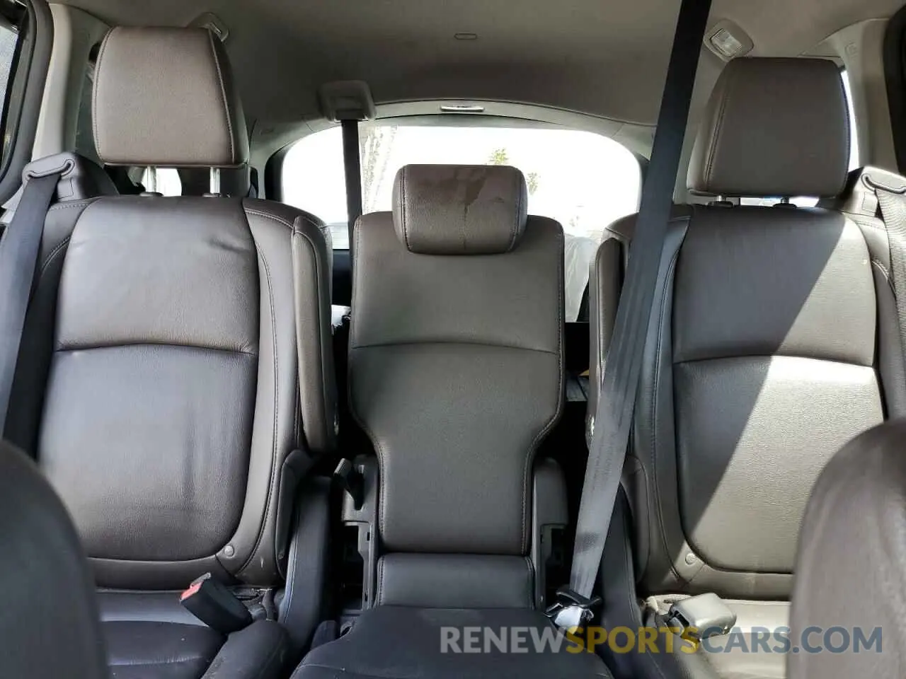 10 fotografías del automóvil dañado 5FNRL6H71KB066628 HONDA All Models 2019