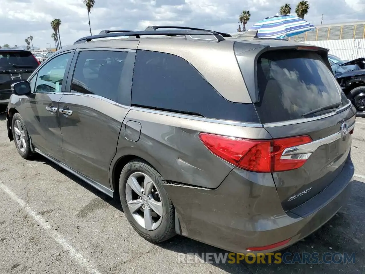 2 fotografías del automóvil dañado 5FNRL6H71KB066628 HONDA All Models 2019