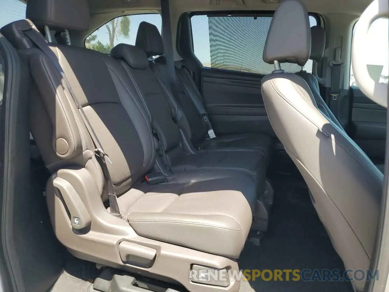 11 fotografías del automóvil dañado 5FNRL6H72KB080165 HONDA All Models 2019