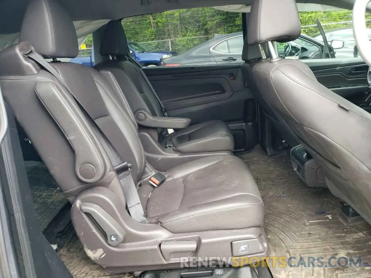 11 fotografías del automóvil dañado 5FNRL6H74KB117846 HONDA All Models 2019