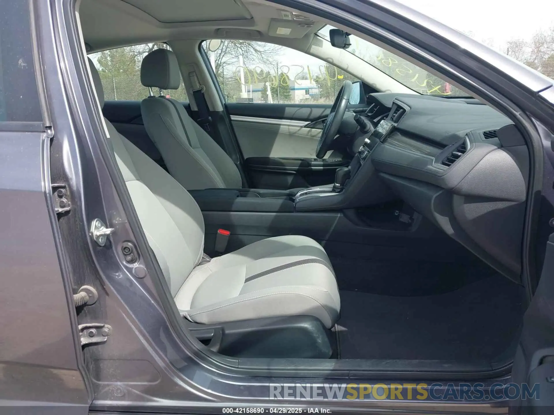 5 fotografías del automóvil dañado 19XFC1F33KE018091 HONDA CIVIC 2019