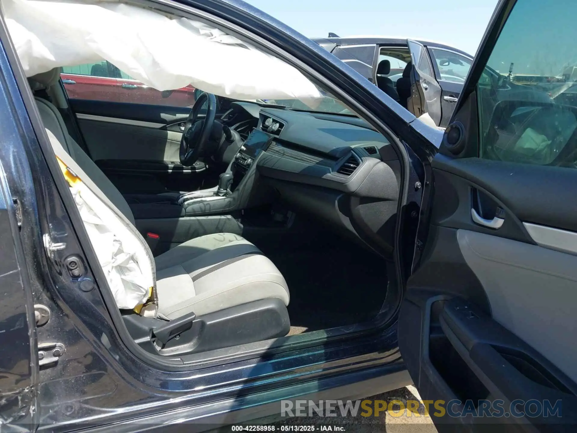5 fotografías del automóvil dañado 19XFC1F37KE001388 HONDA CIVIC 2019