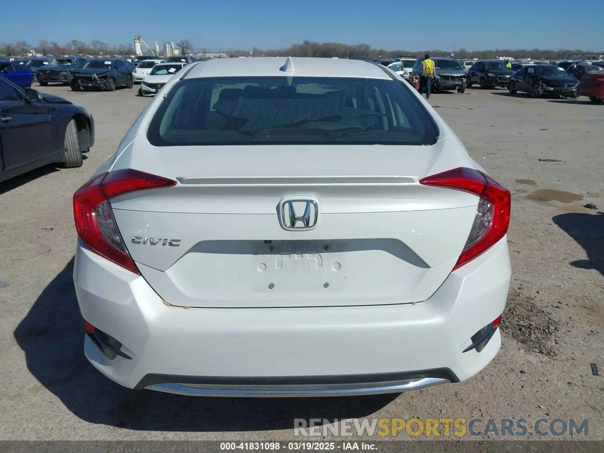 16 fotografías del automóvil dañado 19XFC1F38KE200790 HONDA CIVIC 2019