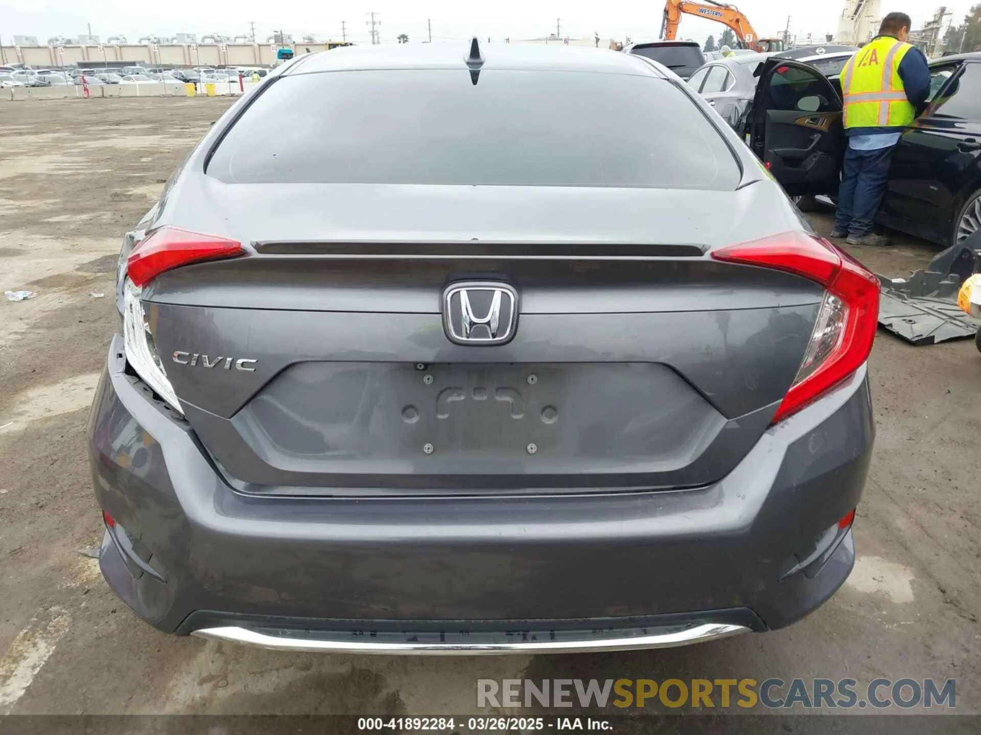 17 fotografías del automóvil dañado 19XFC1F38KE201910 HONDA CIVIC 2019