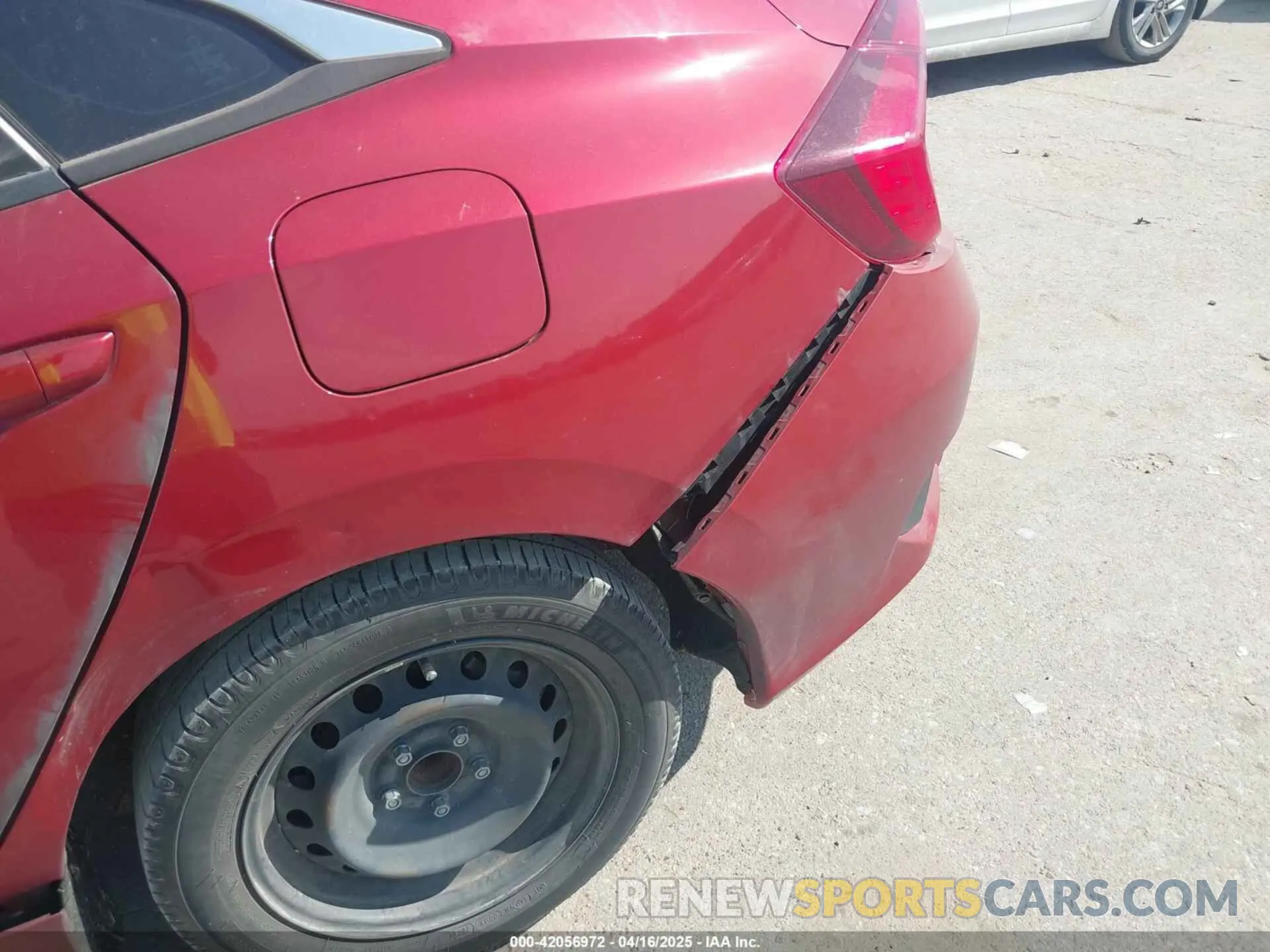 17 fotografías del automóvil dañado 19XFC2F60KE004665 HONDA CIVIC 2019