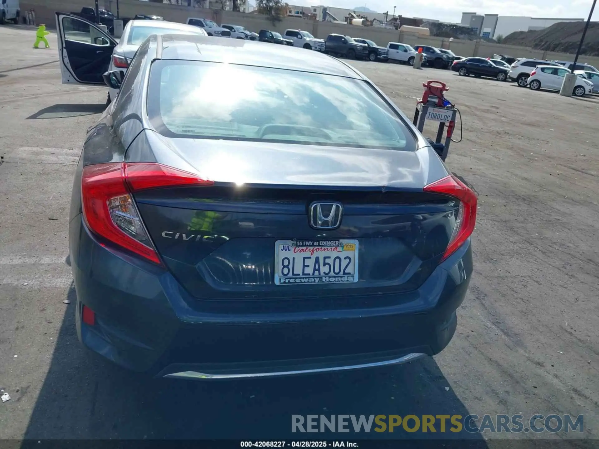 17 fotografías del automóvil dañado 19XFC2F60KE206499 HONDA CIVIC 2019