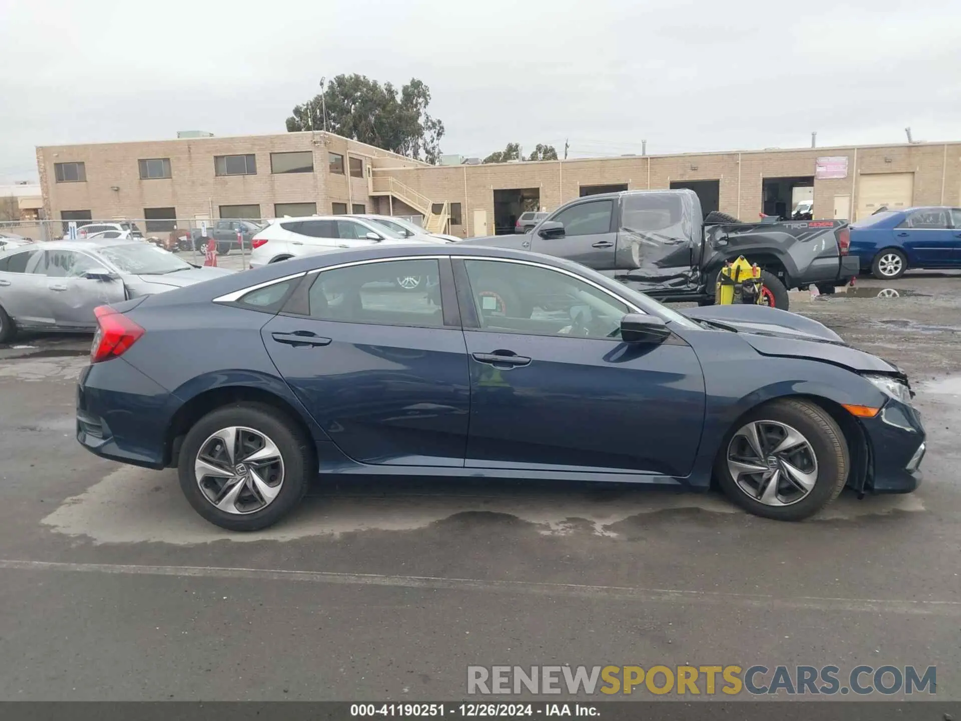 12 fotografías del automóvil dañado 19XFC2F60KE207023 HONDA CIVIC 2019