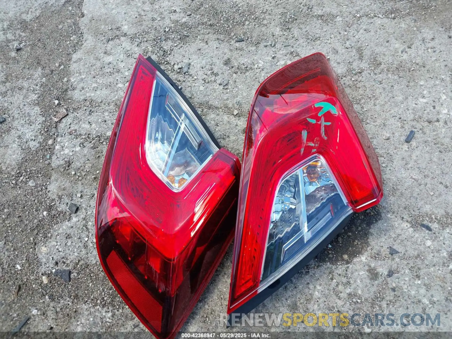 12 fotografías del automóvil dañado 19XFC2F61KE017134 HONDA CIVIC 2019