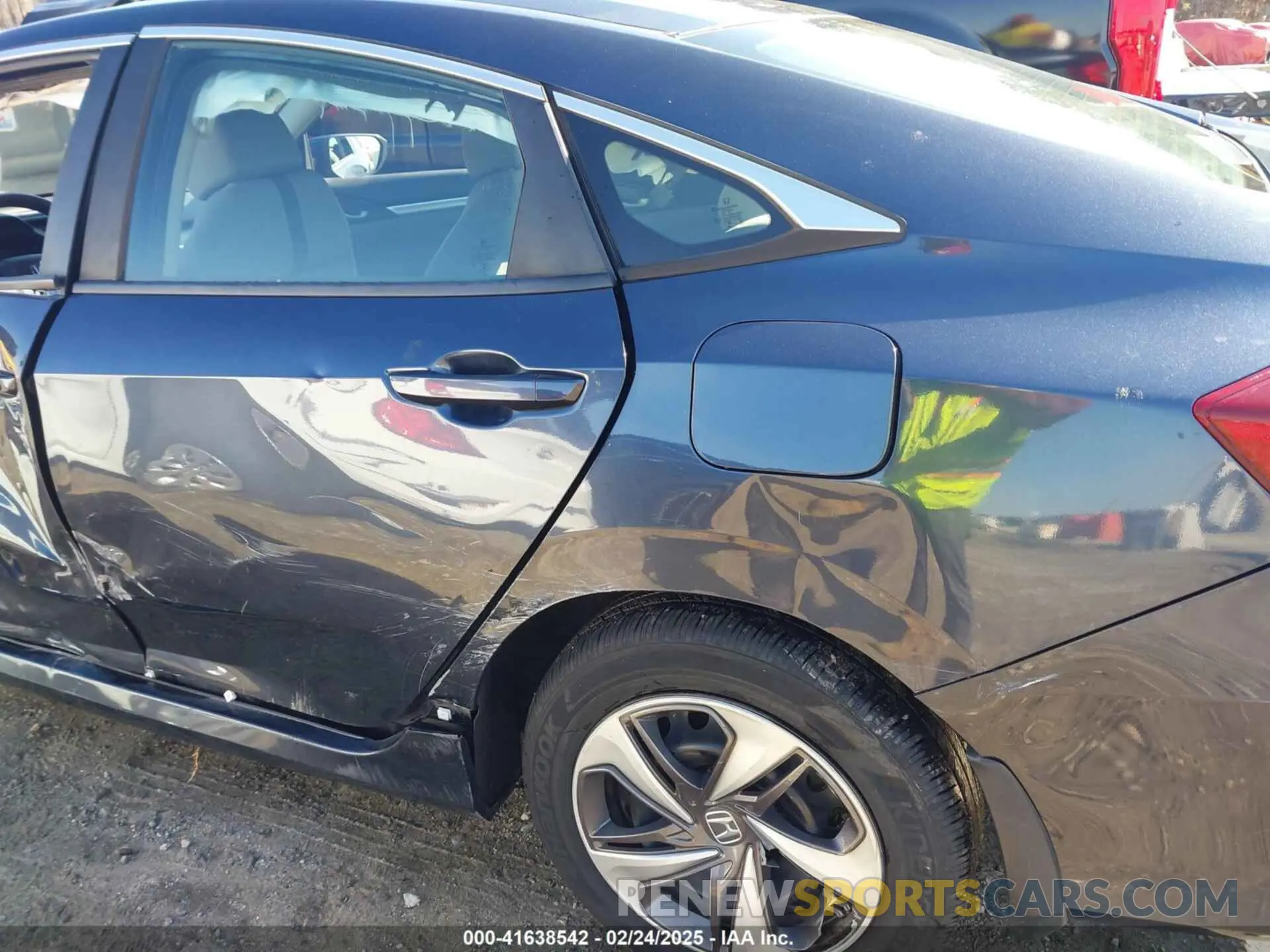 16 fotografías del automóvil dañado 19XFC2F62KE020060 HONDA CIVIC 2019