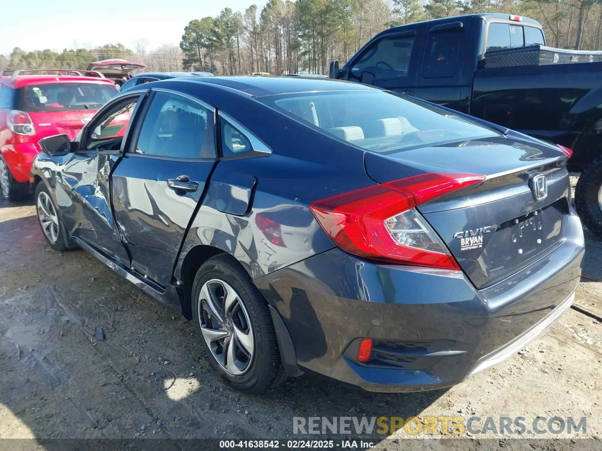 3 fotografías del automóvil dañado 19XFC2F62KE020060 HONDA CIVIC 2019