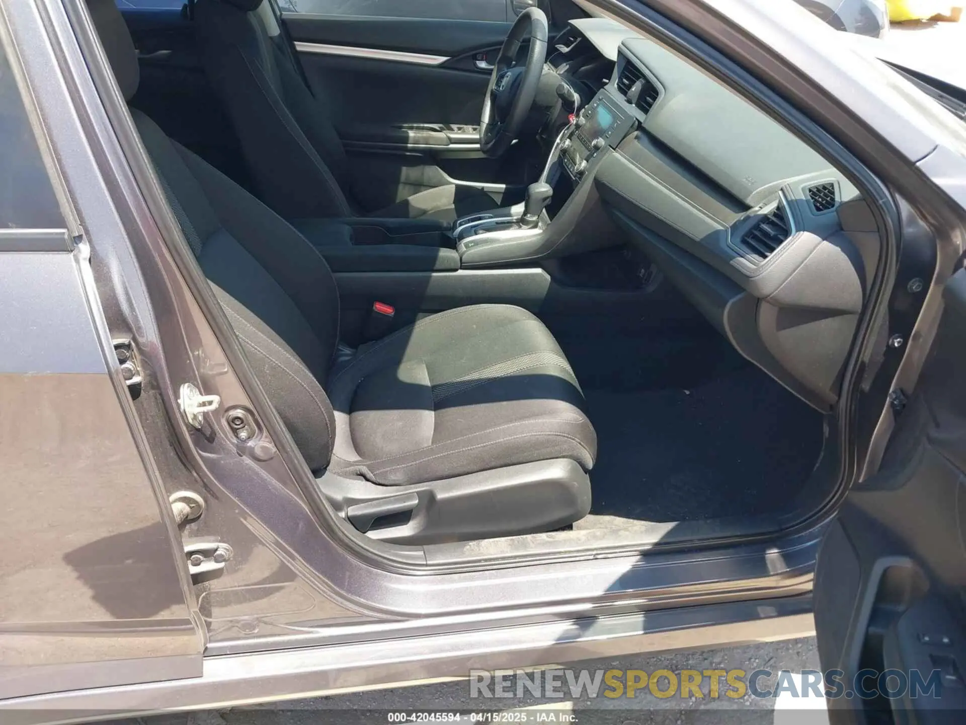 5 fotografías del automóvil dañado 19XFC2F63KE025722 HONDA CIVIC 2019