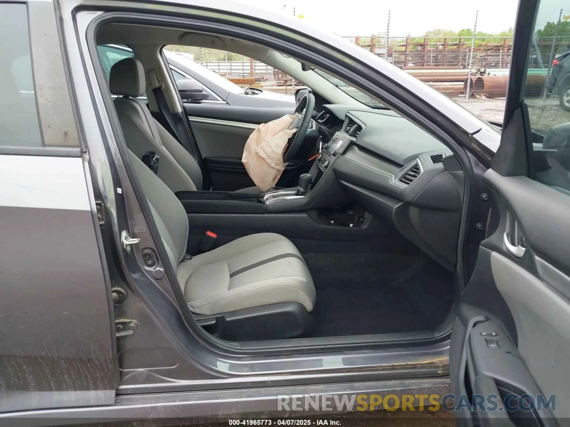 5 fotografías del automóvil dañado 19XFC2F63KE041449 HONDA CIVIC 2019