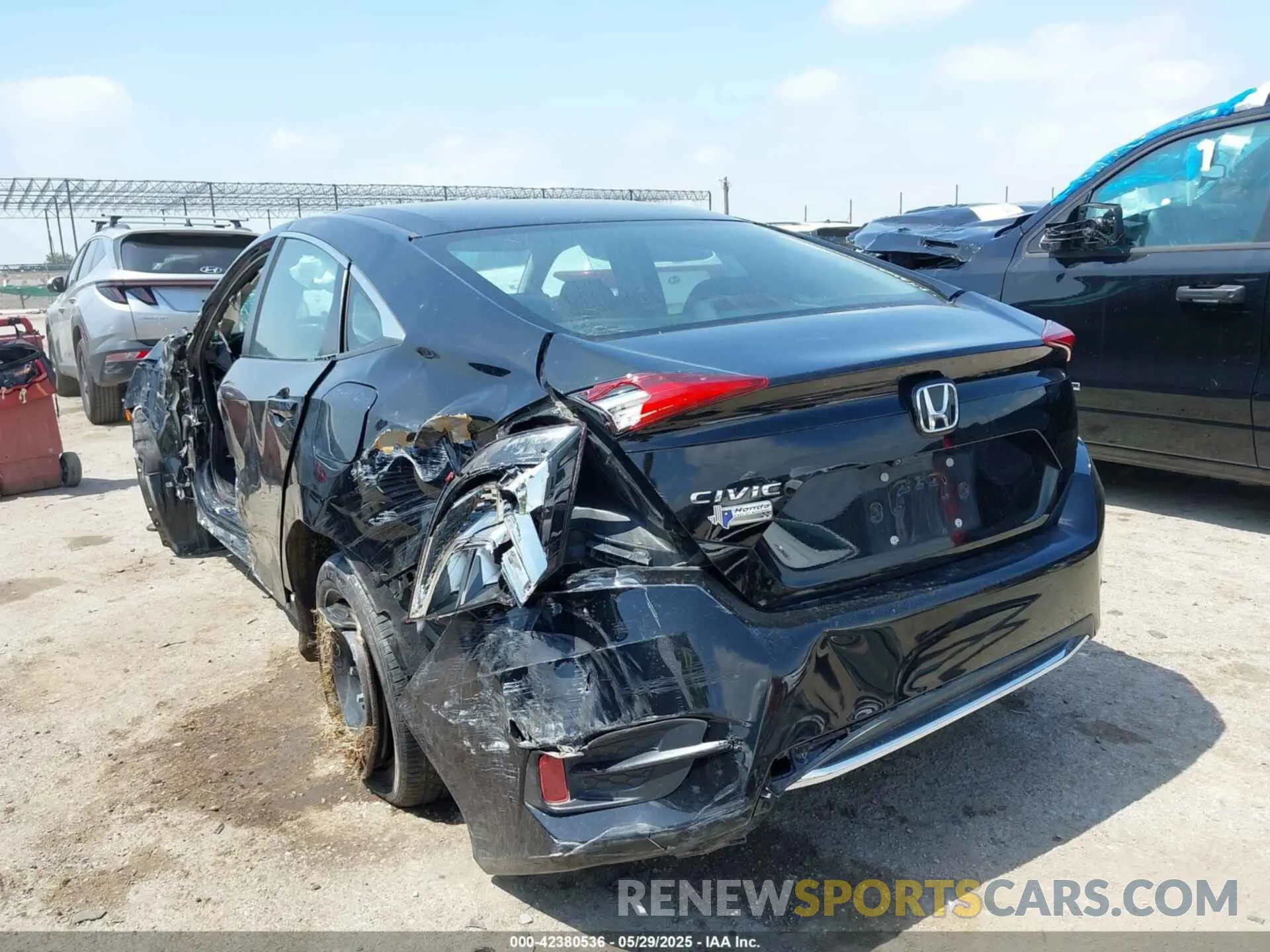 3 fotografías del automóvil dañado 19XFC2F65KE000658 HONDA CIVIC 2019