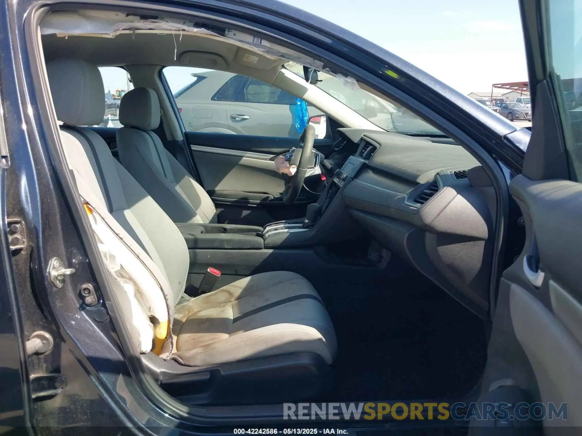 5 fotografías del automóvil dañado 19XFC2F65KE027701 HONDA CIVIC 2019
