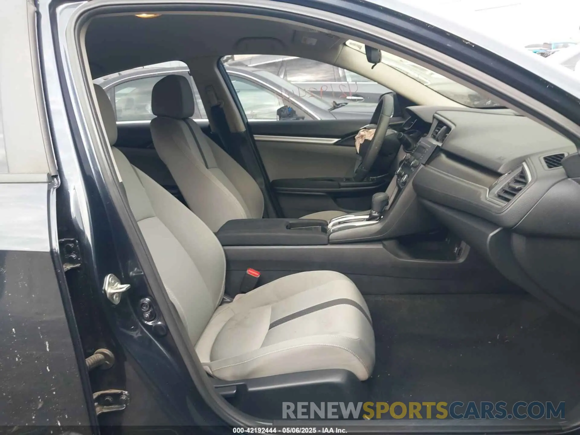 5 fotografías del automóvil dañado 19XFC2F65KE029884 HONDA CIVIC 2019