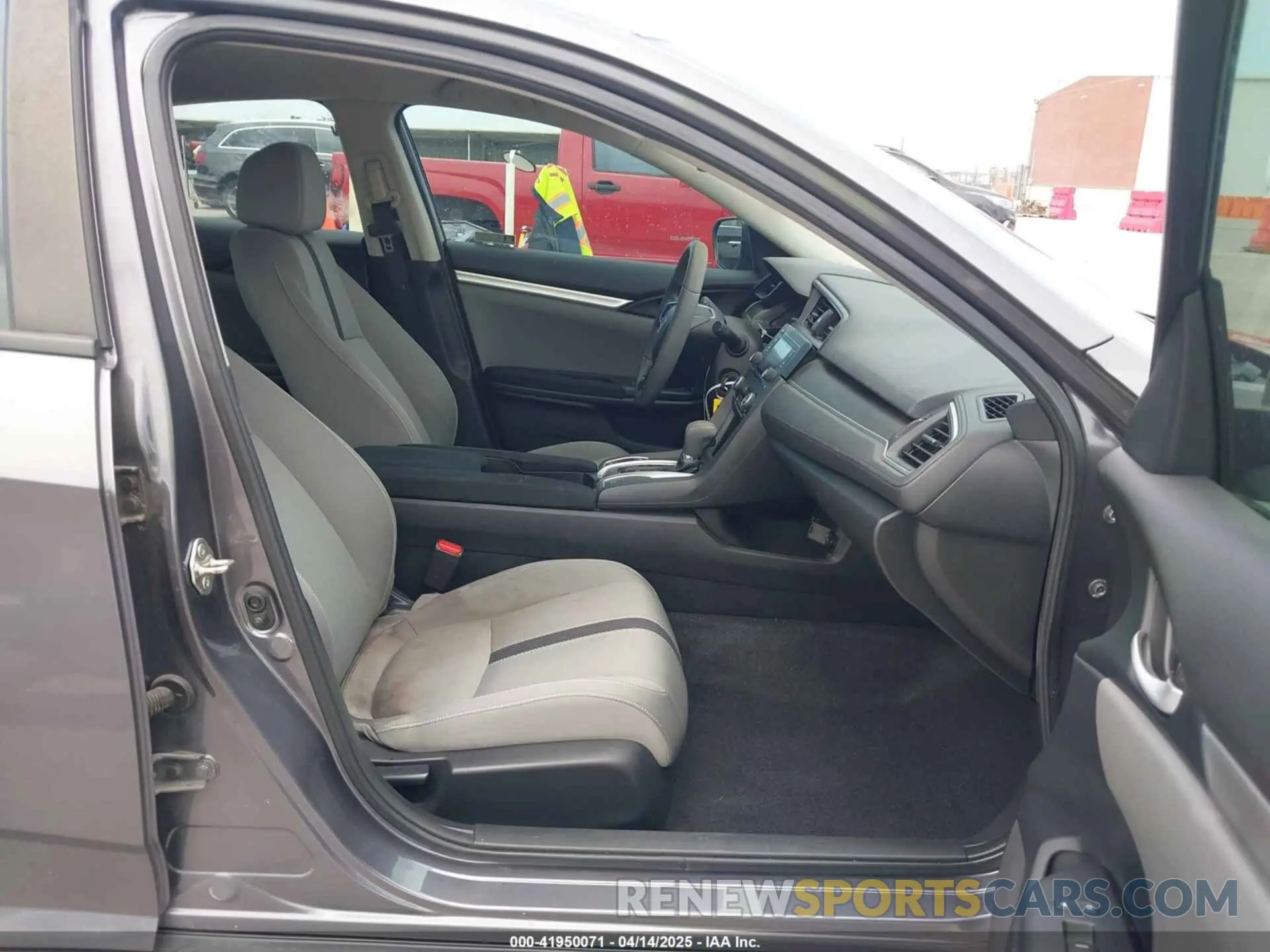 5 fotografías del automóvil dañado 19XFC2F66KE020594 HONDA CIVIC 2019