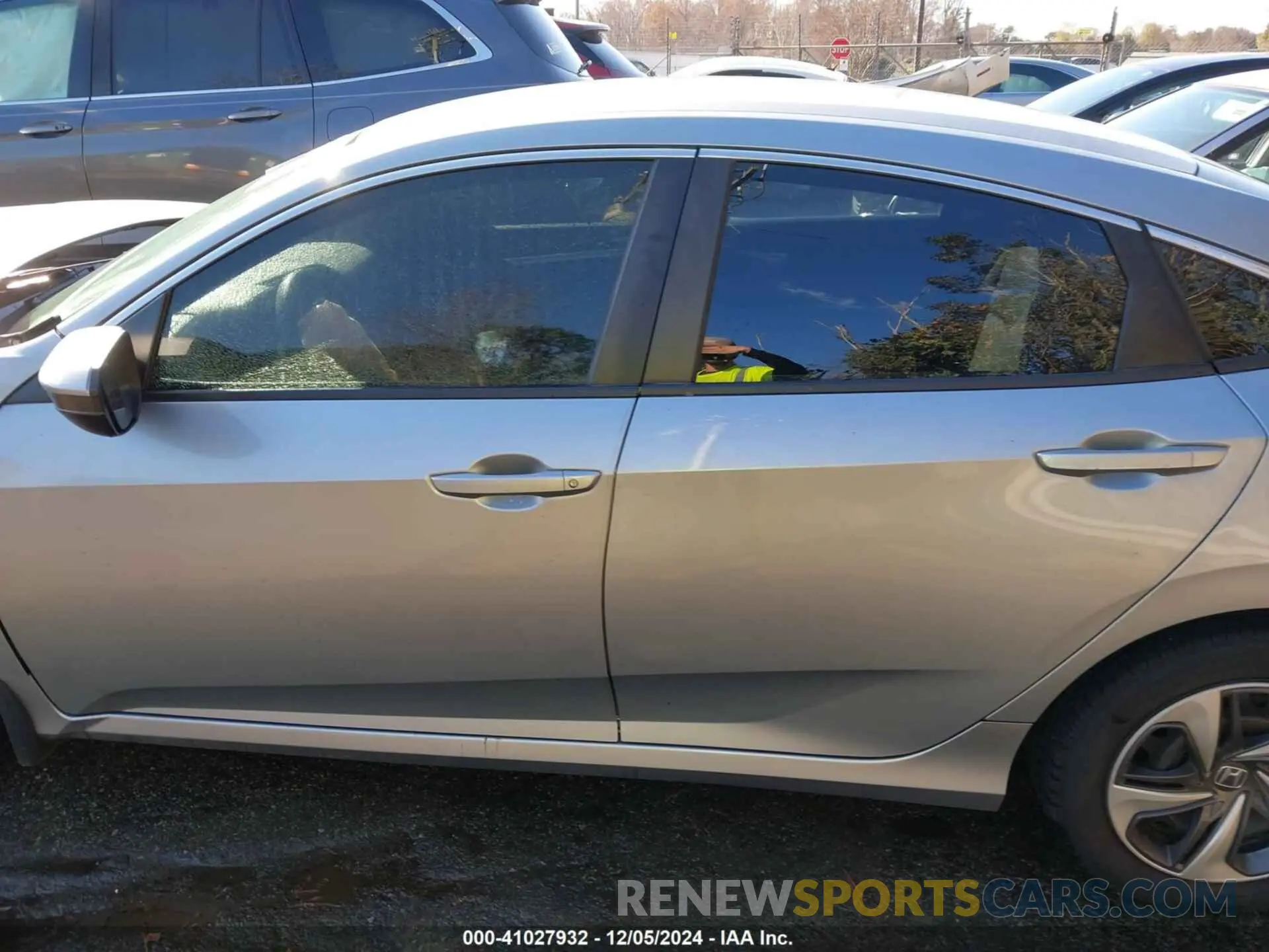 14 fotografías del automóvil dañado 19XFC2F66KE022992 HONDA CIVIC 2019