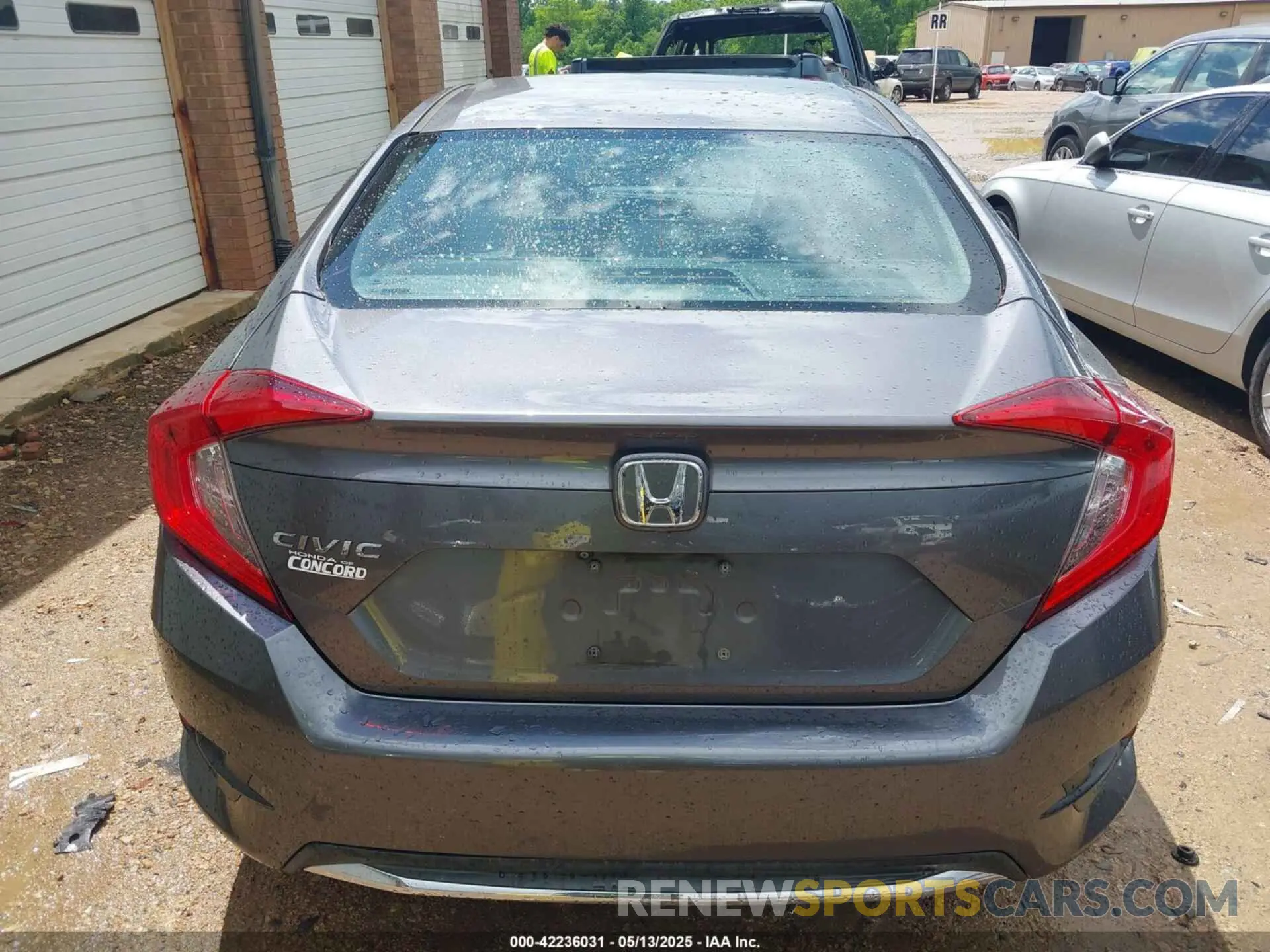 16 fotografías del automóvil dañado 19XFC2F68KE029927 HONDA CIVIC 2019