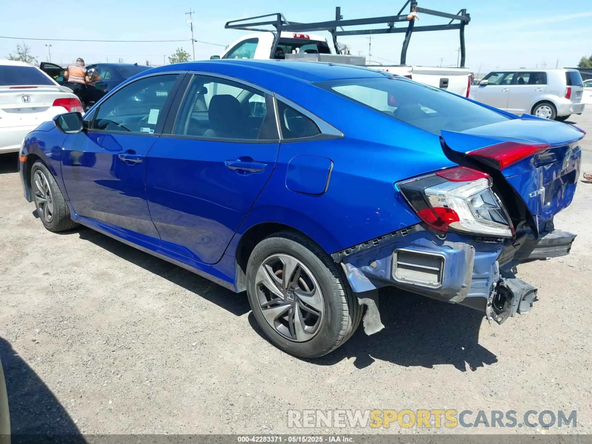 3 fotografías del automóvil dañado 19XFC2F68KE214611 HONDA CIVIC 2019