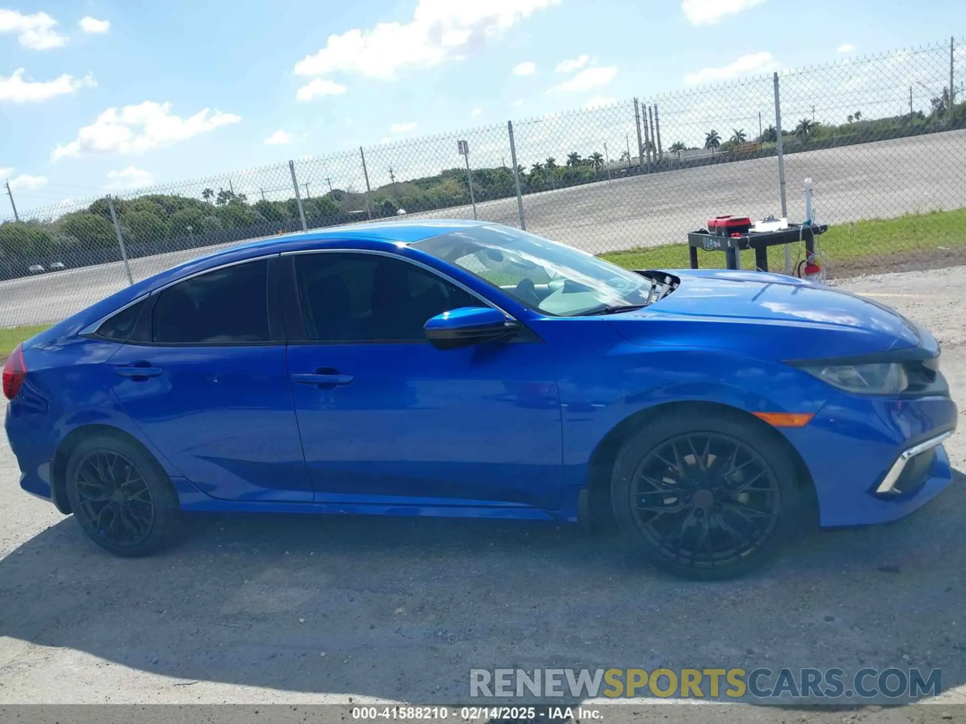 13 fotografías del automóvil dañado 19XFC2F69KE042024 HONDA CIVIC 2019