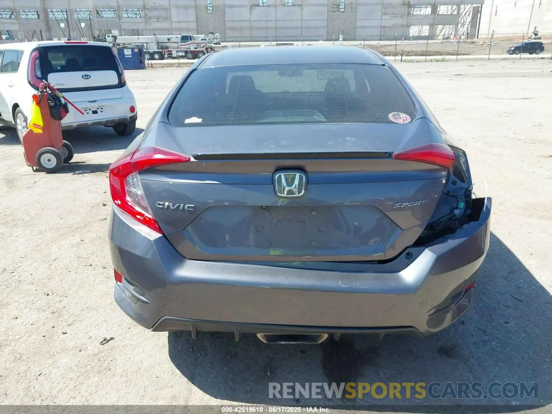 17 fotografías del automóvil dañado 19XFC2F81KE004594 HONDA CIVIC 2019