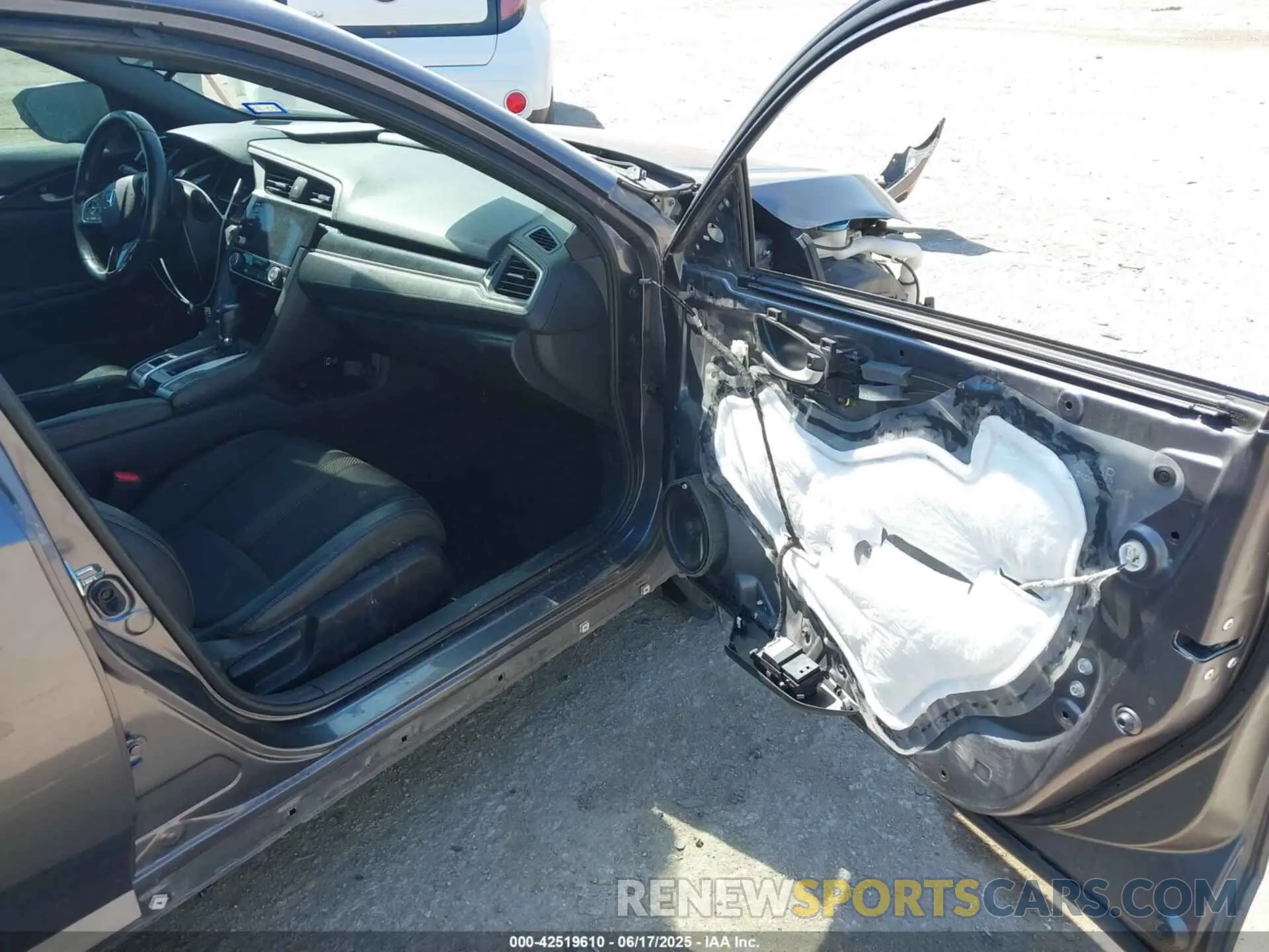 5 fotografías del automóvil dañado 19XFC2F81KE004594 HONDA CIVIC 2019